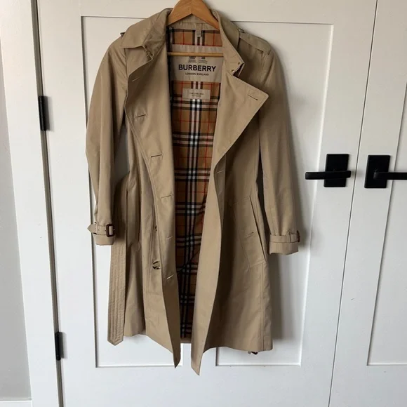 Burberry Chelsea Mid length Trench - Picture 5 of 11